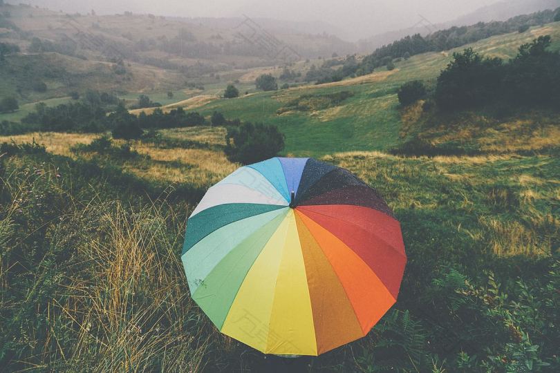 下雨时总是带着彩虹