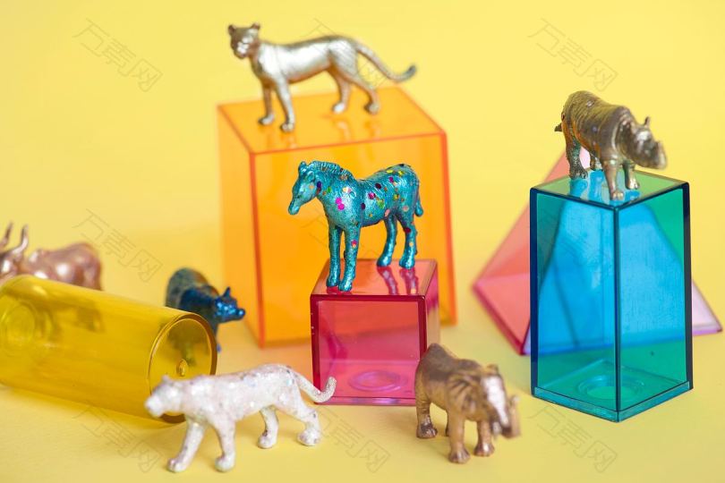 玩具图形动物和马匹