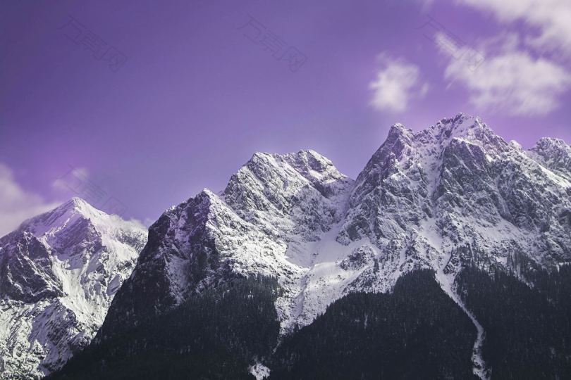 天空紫色山脉和山脊