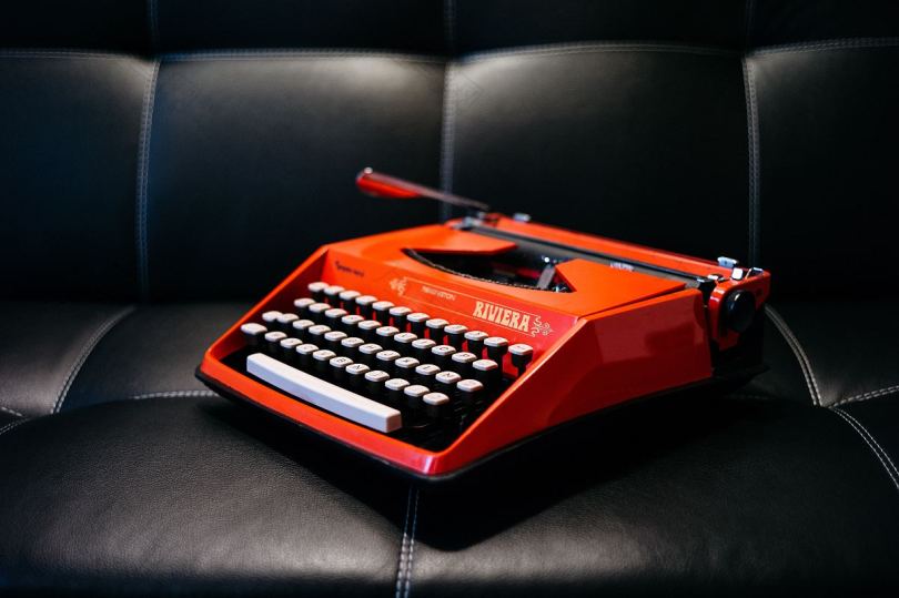 黑色红色打字机
