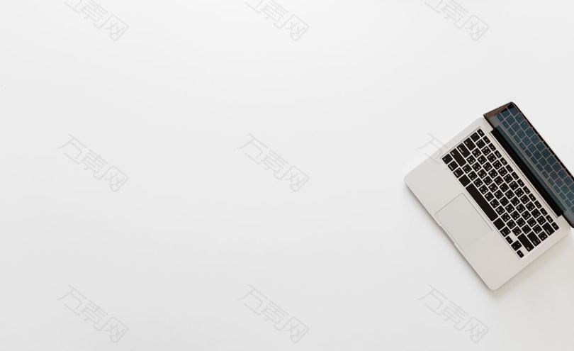 极简平铺笔记本电脑和MacBook