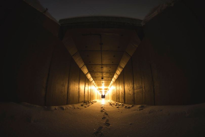 隧道灯光脚踏及走廊房