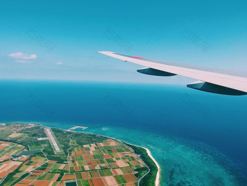 天空海洋和飞机