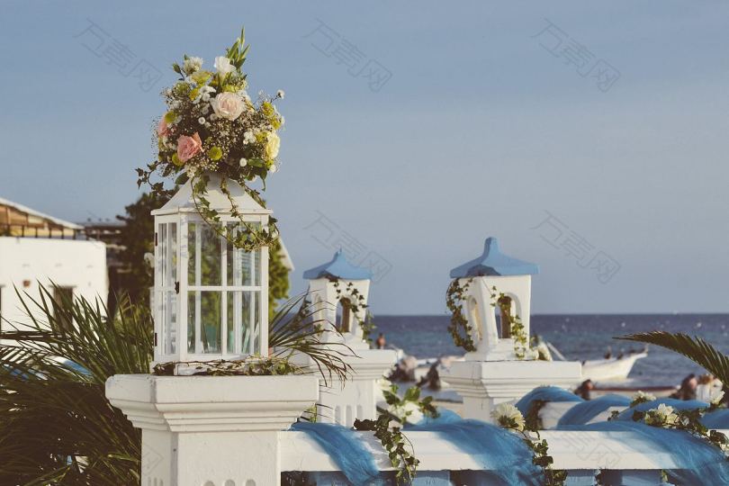 地中海阳台上的鲜花