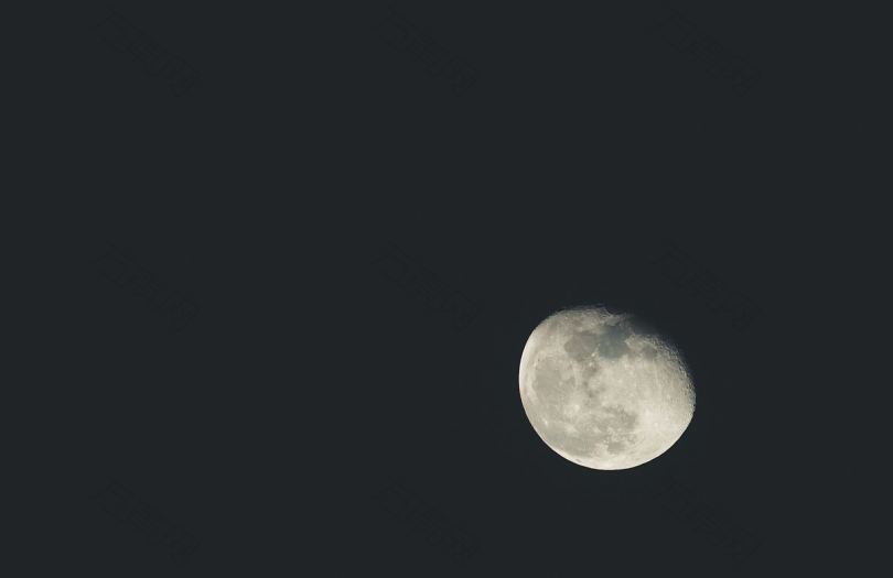 月亮在特兰西瓦尼亚的克鲁日