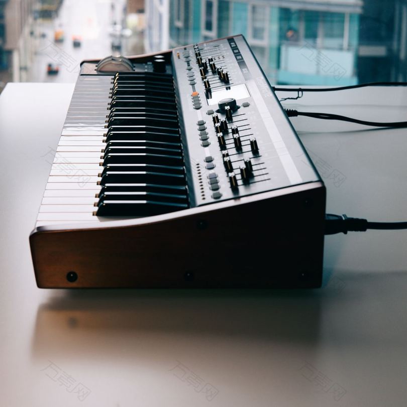 键盘钢琴音乐和合成器