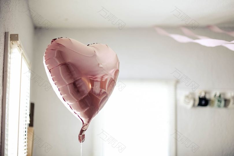 室内粉色气球装饰