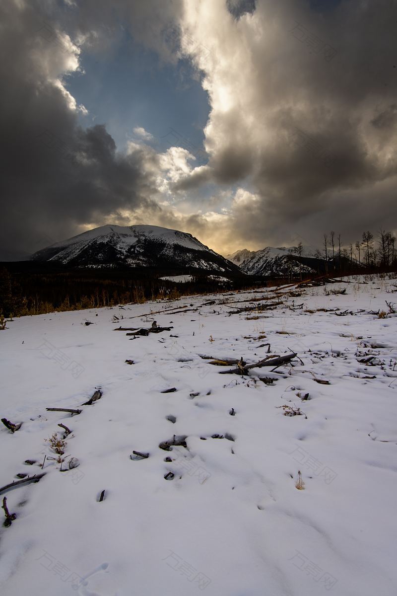 冬雪山阴