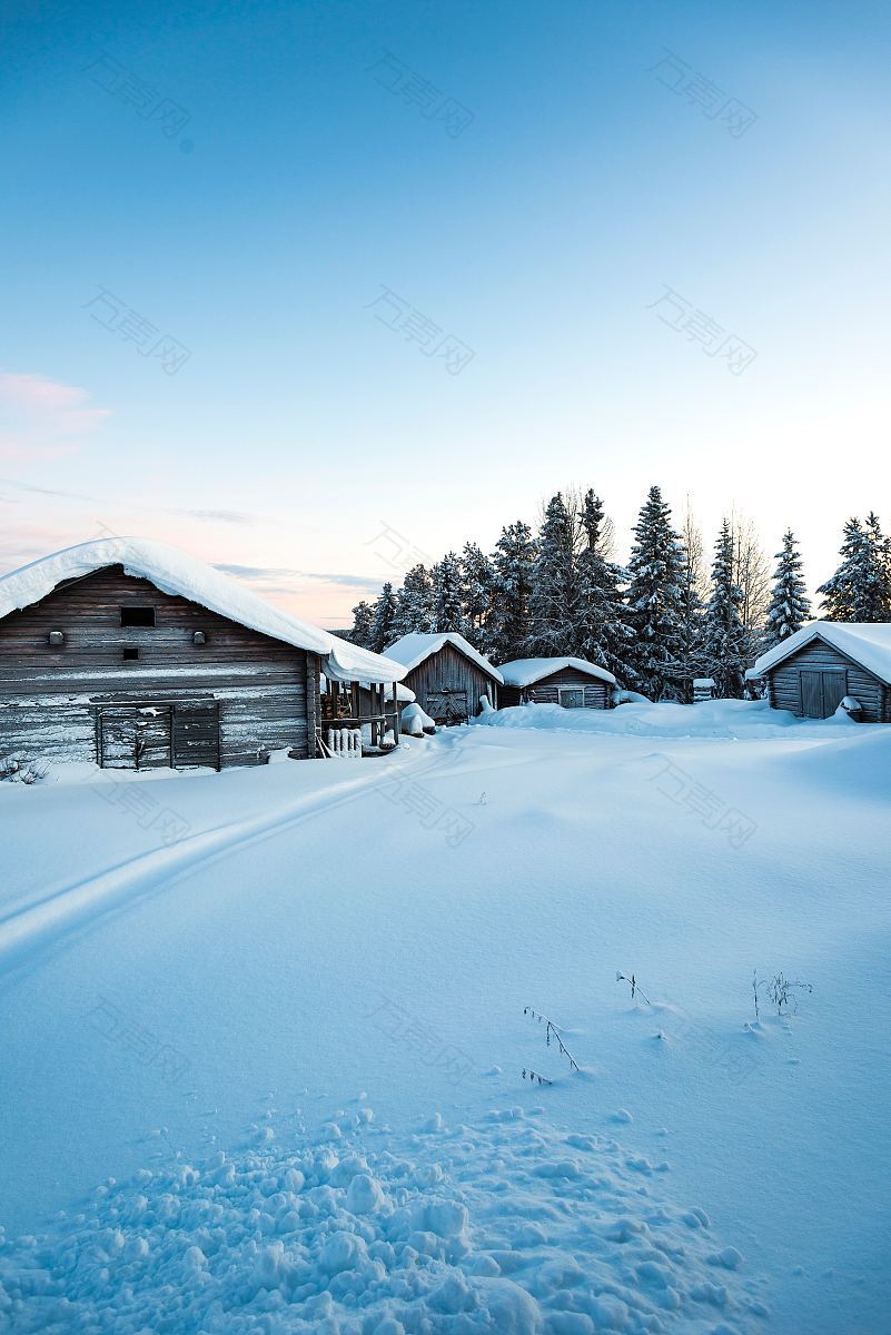 冬季下雪的村庄圣诞背景