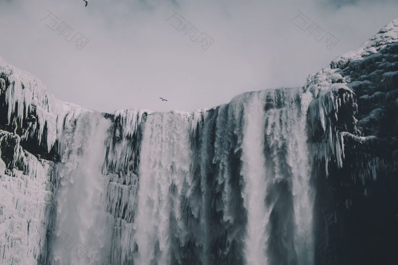 瀑布冰悬崖和运动
