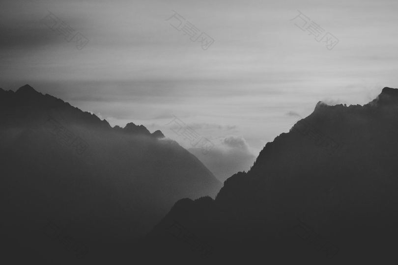 山单色薄雾山和黑白高清