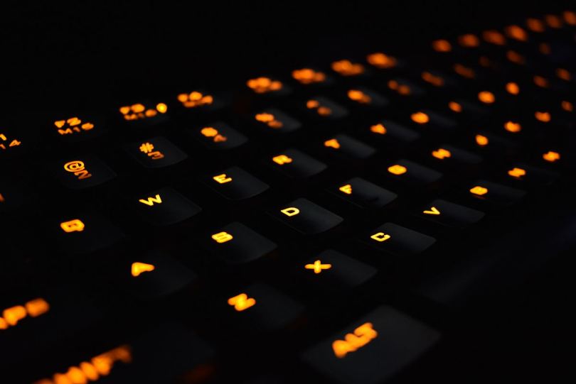 机械式游戏键盘橙色LED