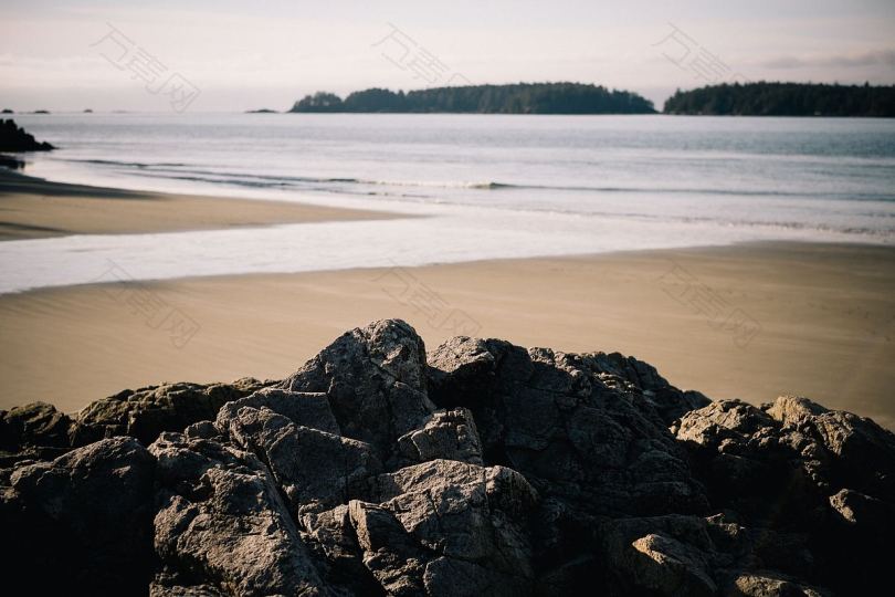 沙滩上的岩石