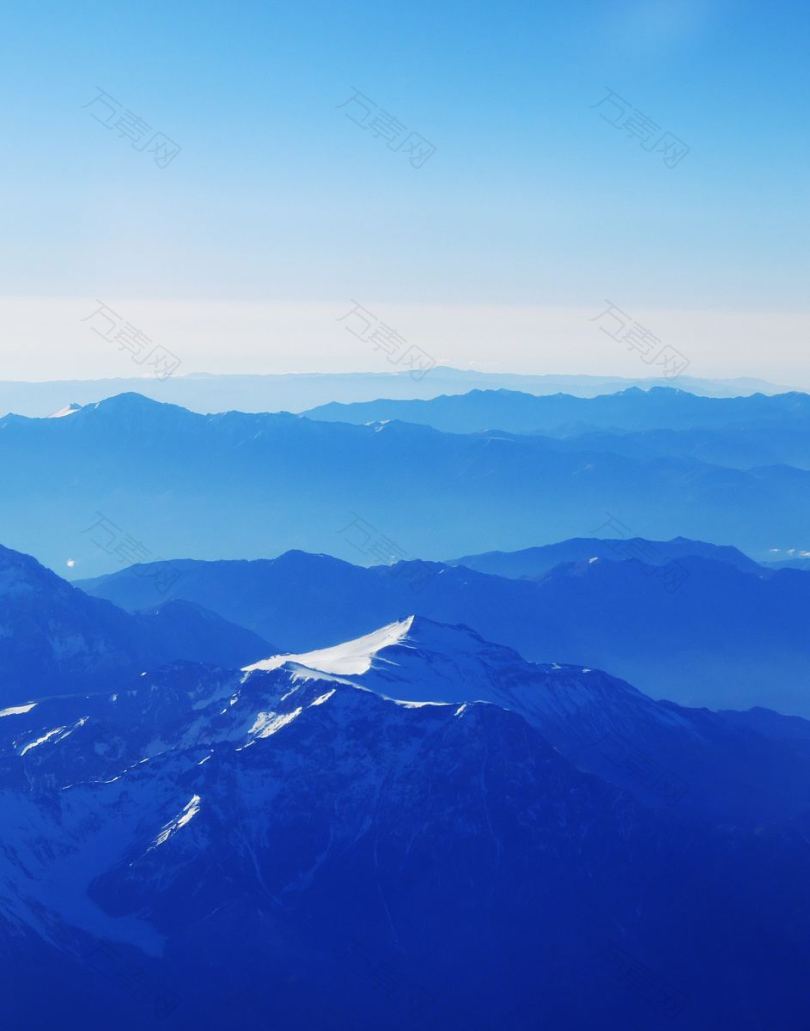 蓝色山脉背景