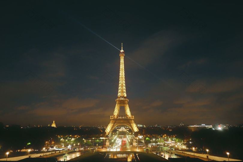 埃菲尔铁塔纪念碑地标和夜幕