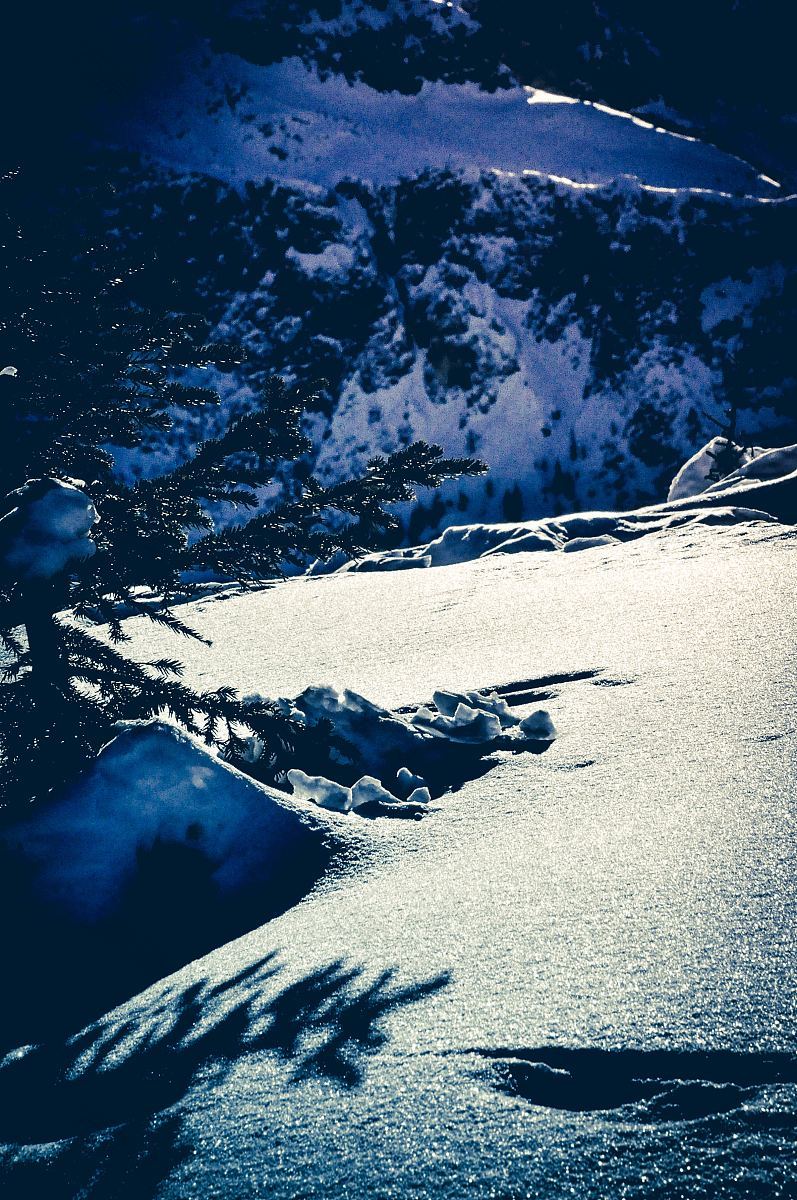 雪崖山岩