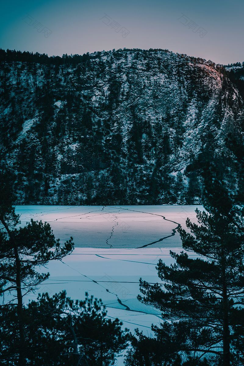 景观冰湖湖泊和高山