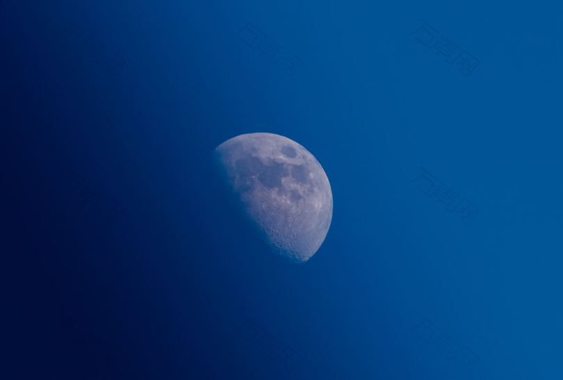 月亮黑夜蓝色和关闭