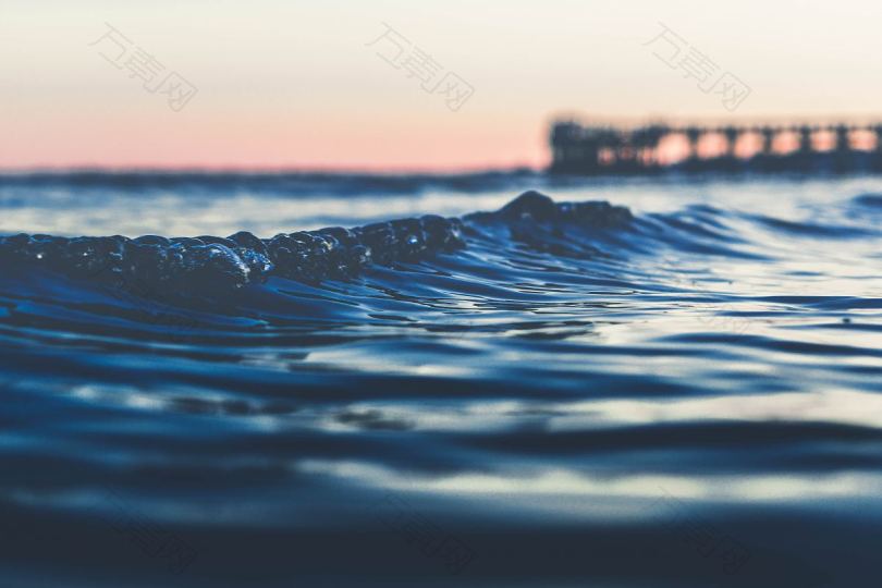 海洋中最小的波浪